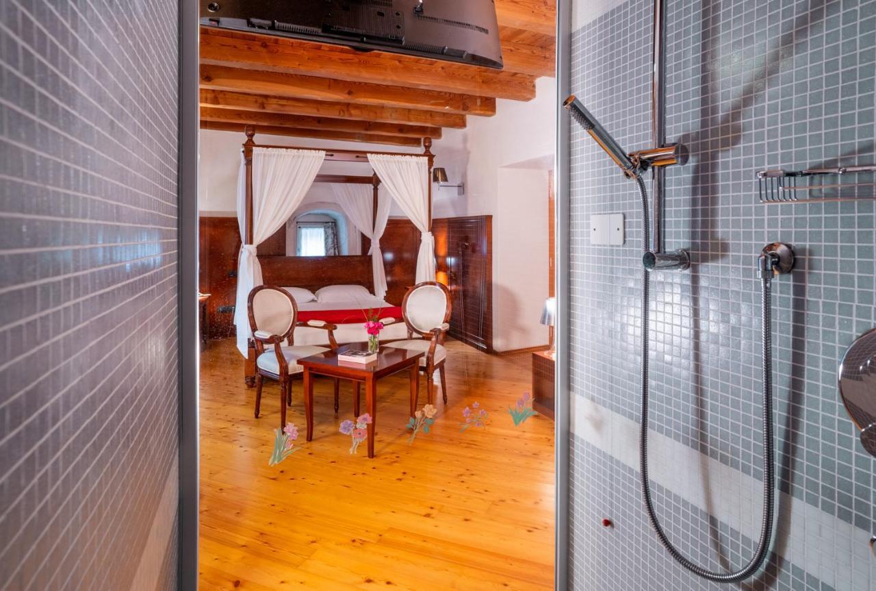 Palazzo Lodron Bertelli. Dimora Storica & 4* Caderzone