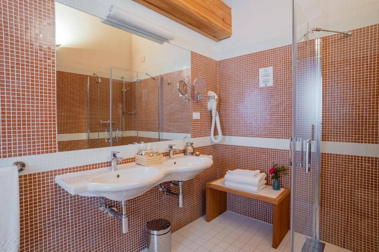 Palazzo Lodron Bertelli. Dimora Storica & 4* Caderzone